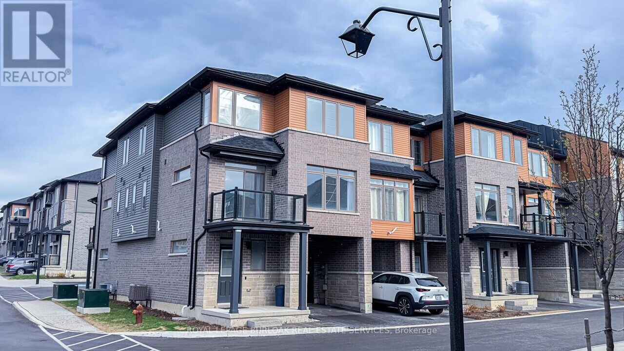 61-61 Soho St in Hamilton, ON - Building Photo