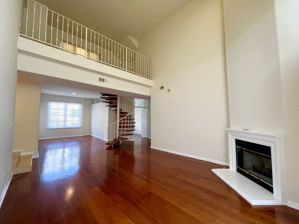 1250 Midvale Ave in Los Angeles, CA - Building Photo