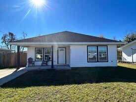 6522 Olokee St in Panama City, FL - Building Photo