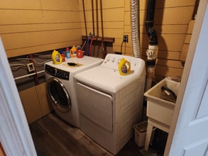 12713 Claxton Dr in Laurel, MD - Foto de edificio - Building Photo