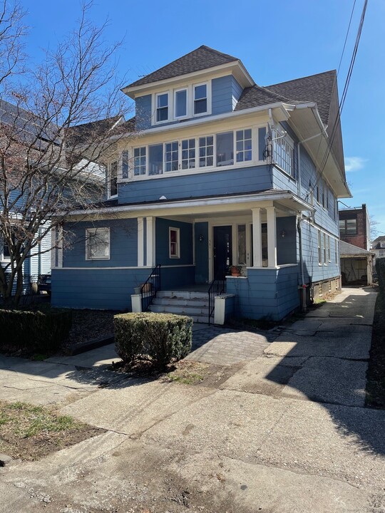 585 Beechwood Ave in Bridgeport, CT - Building Photo