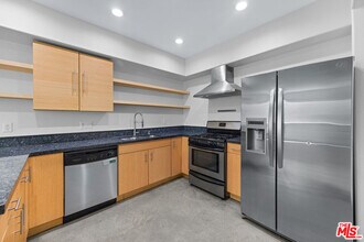 5232 Satsuma Ave in Los Angeles, CA - Building Photo - Building Photo