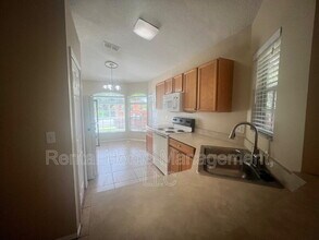 2537 Hickory Oak Blvd in Orlando, FL - Foto de edificio - Building Photo