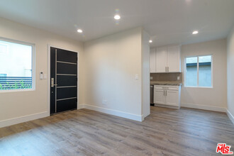 1310 W Valencia Dr in Fullerton, CA - Building Photo - Building Photo