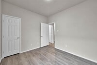 417 E Avenue G photo'