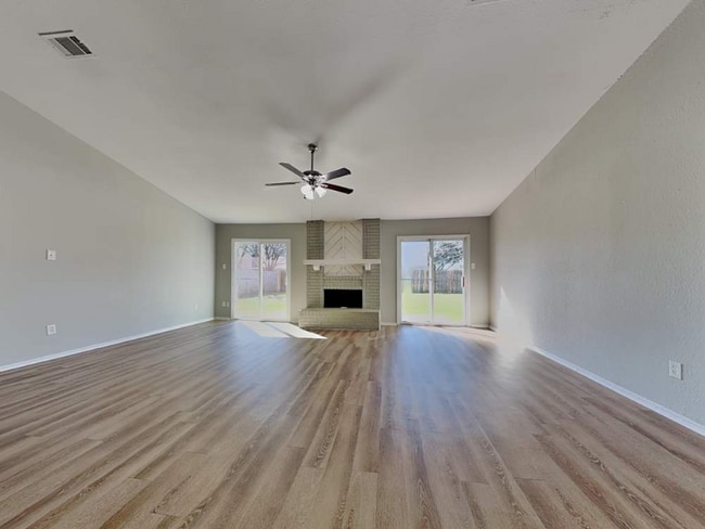 201 Kalmia Dr in Arlington, TX - Building Photo - Building Photo