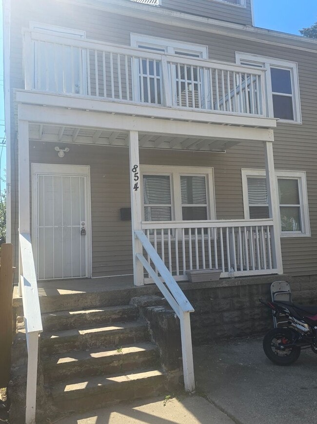 property at 854 Niagara St