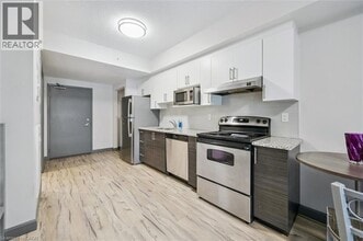 258B Sunview St in Waterloo, ON - Building Photo - Building Photo