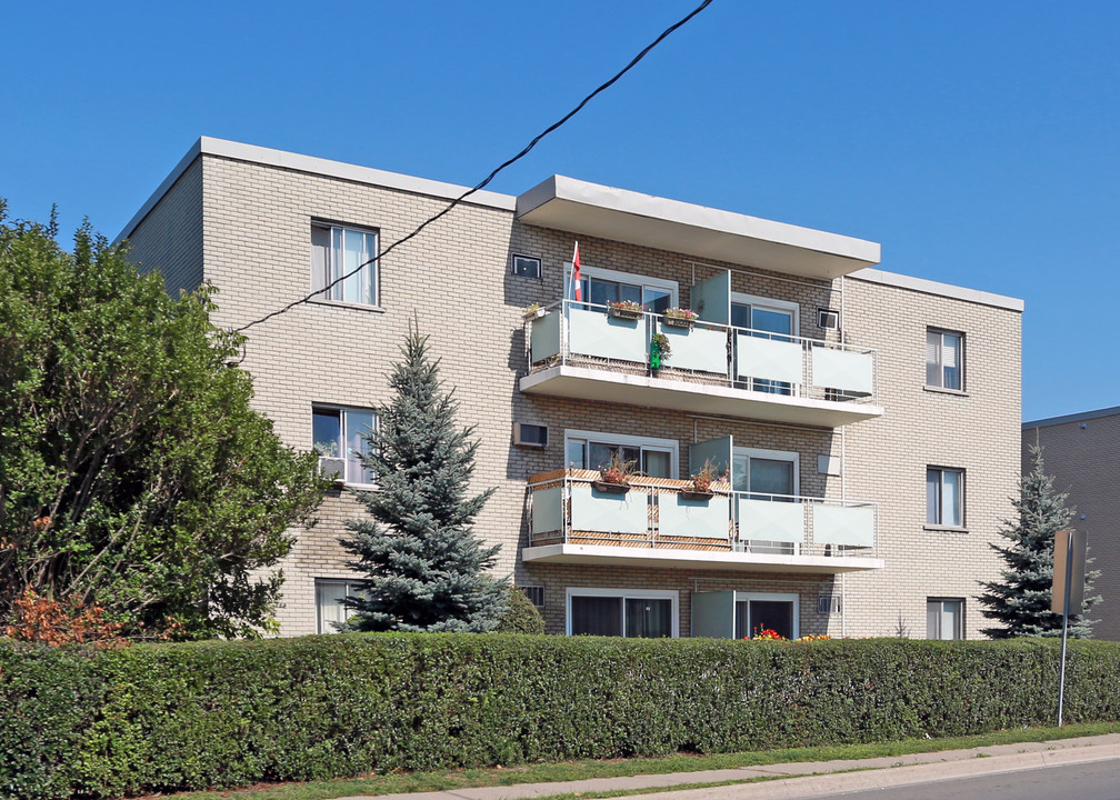 Linwell Terrace in St Catharines, ON - Building Photo