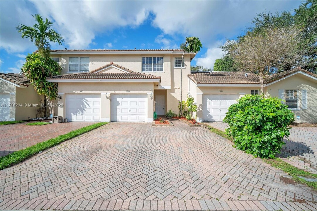 3981 NW 90th Way in Sunrise, FL - Building Photo