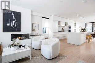 424 Clendenan Ave in Toronto, ON - Building Photo