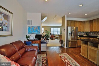 14615 Seasons Dr in Centreville, VA - Building Photo - Building Photo