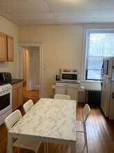 39 Carlton St, Unit 2 in Brookline, MA - Building Photo - Building Photo