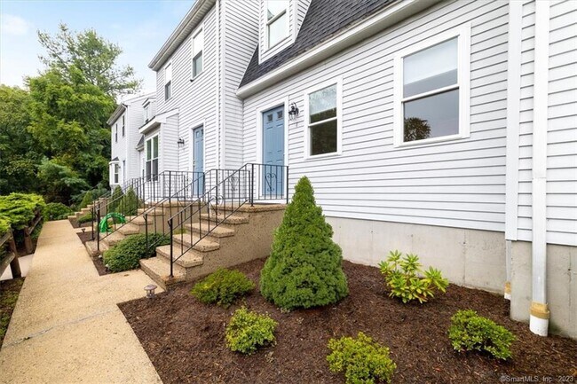 45 Hillside Ave in Branford, CT - Building Photo - Building Photo