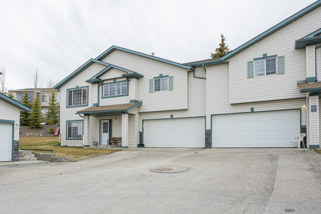 120 Bow Ridge Cres in Cochrane, AB - Building Photo - Building Photo