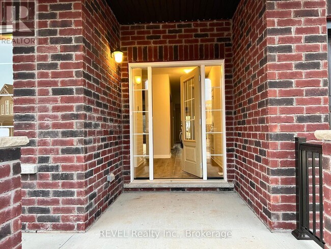 1013 Kraft Rd N in Fort Erie, ON - Building Photo - Building Photo