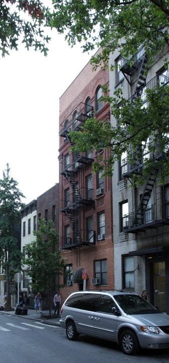 242 E 83rd St in New York, NY - Building Photo