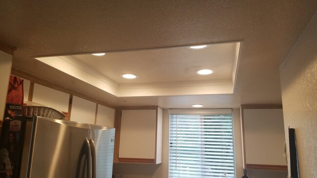 235 S Cross Creek Rd in Orange, CA - Building Photo - Building Photo