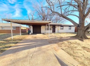 4741 Pam Pl in Del City, OK - Foto de edificio - Building Photo