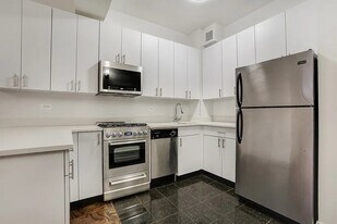 235 W 22nd St, Unit 7J in New York, NY - Building Photo