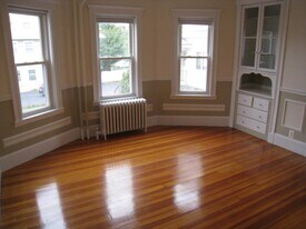 18 Bigelow St in Boston, MA - Building Photo