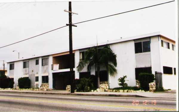 642 N. Wilmington Blvd. in Wilmington, CA - Foto de edificio - Building Photo