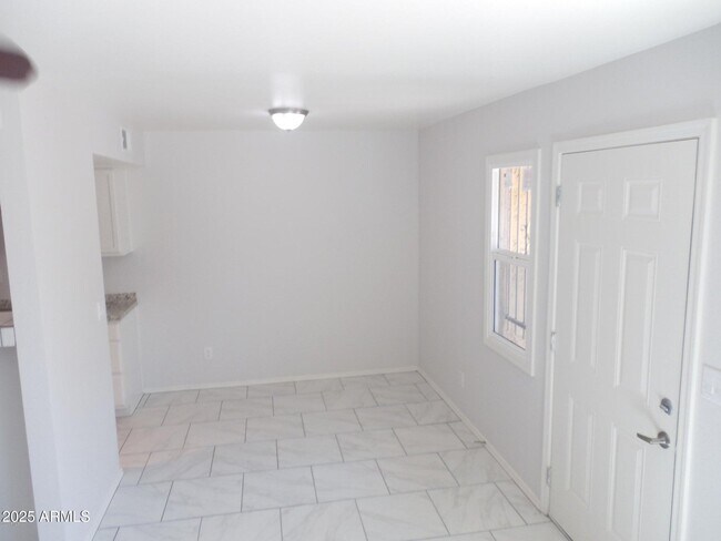4712 E Broadway Rd in Phoenix, AZ - Building Photo - Building Photo