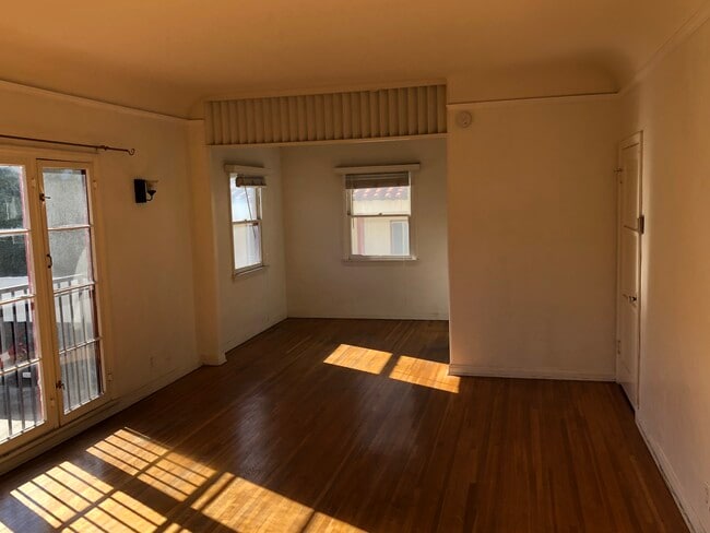 1859 Kelton Ave, Unit 1861.5 in Los Angeles, CA - Foto de edificio - Building Photo