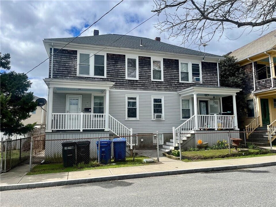 11 Princeton St in Newport, RI - Building Photo