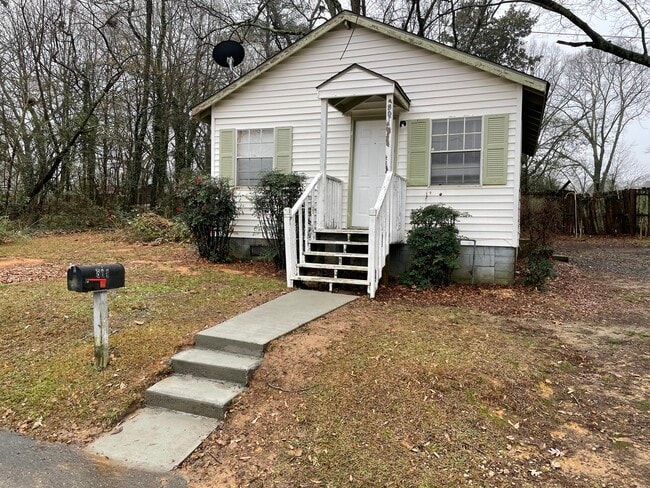 801 Georgia Ave in Forest Park, GA - Foto de edificio - Building Photo