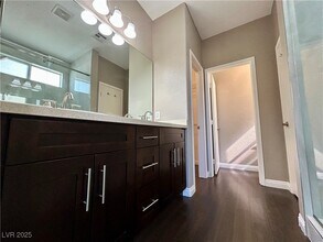 6706 Black Oil Dr in Las Vegas, NV - Foto de edificio - Building Photo