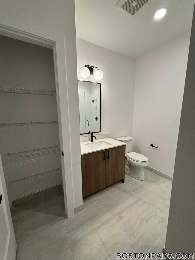 199 Gardner St in Boston, MA - Foto de edificio - Building Photo