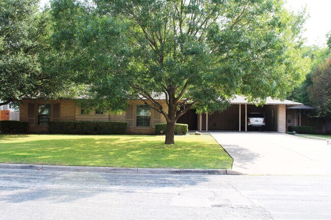 130 Treasure Way in San Antonio, TX - Building Photo - Building Photo