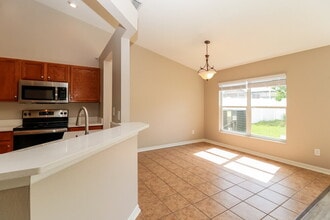18134 Leafwood Cir in Lutz, FL - Foto de edificio - Building Photo