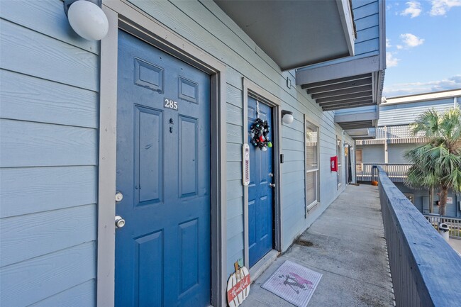 8100 Seawall Blvd in Galveston, TX - Building Photo - Building Photo