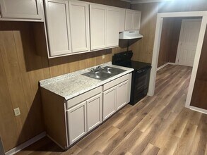 1320 Crutcher St in Springdale, AR - Building Photo - Building Photo