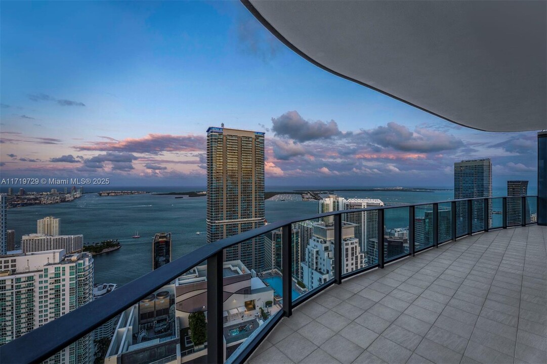 1000 Brickell Plaza in Miami, FL - Building Photo