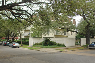 3625 St Charles Ave in New Orleans, LA - Building Photo - Building Photo