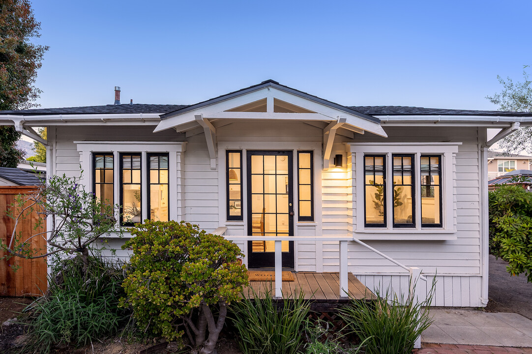 1526 Castillo St in Santa Barbara, CA - Building Photo