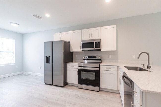 17072 Byron Ave in Port Charlotte, FL - Building Photo - Building Photo