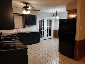 608 Mayflower Ln in Crockett, TX - Building Photo - Building Photo