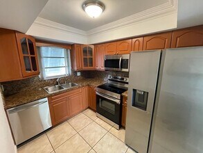 7330 SW 82nd St, Unit B215 in Miami, FL - Building Photo - Building Photo