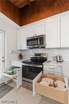 2134 Palm St in Naples, FL - Building Photo