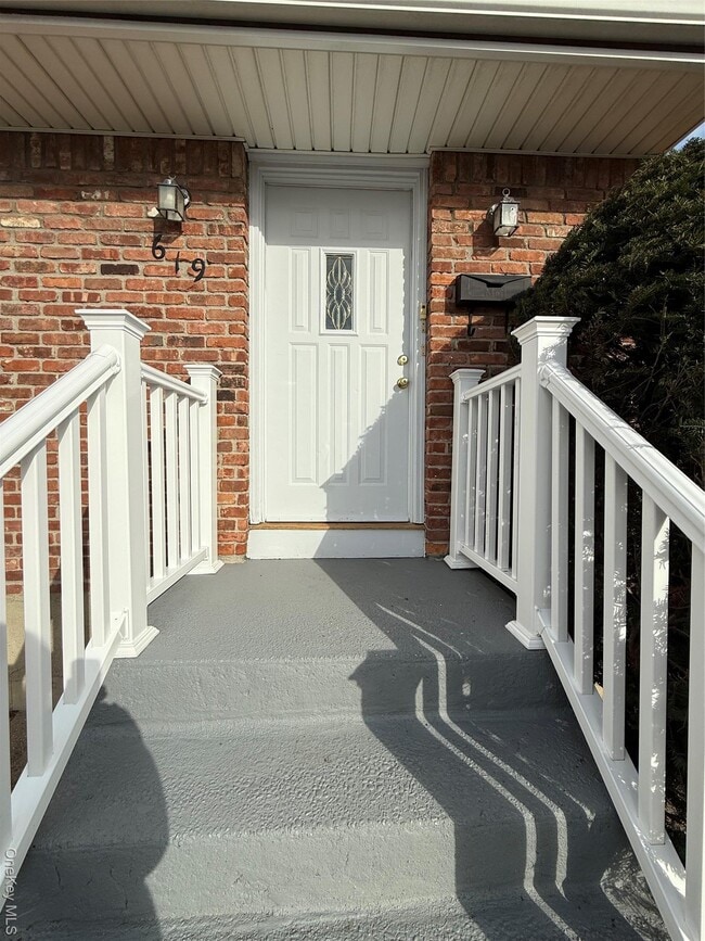 property at 619 E Park Ave