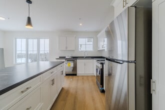 975 Brookside Dr in Fredericton, NB - Building Photo - Building Photo