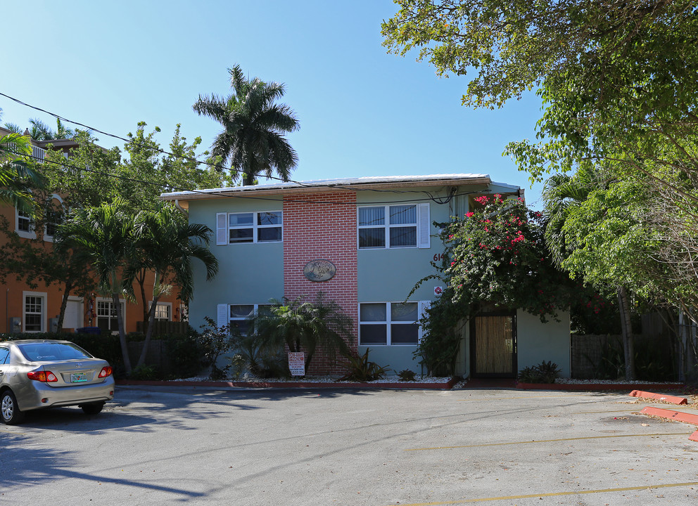 Wilton Hollow in Wilton Manors, FL - Building Photo