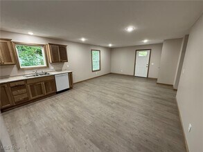 430 2nd Dr NE in New Philadelphia, OH - Foto de edificio - Building Photo