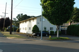 1686 Liberty St NE in Salem, OR - Building Photo - Building Photo