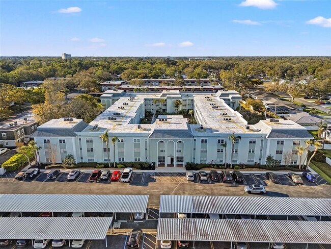 1706 Belleair Forest Dr in Belleair, FL - Building Photo - Building Photo