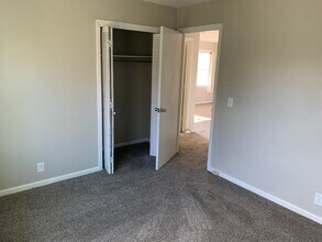 105 Hill Rd, Unit 105 Hill Rd Apt D in Dickson, TN - Foto de edificio - Building Photo